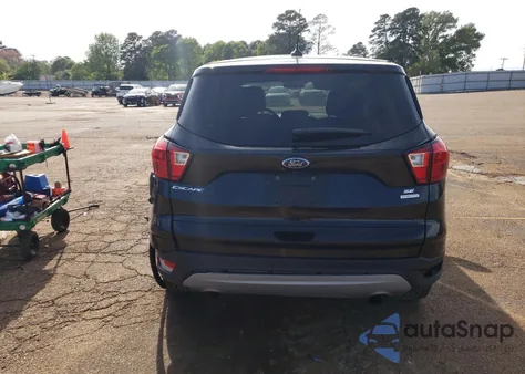 2019 Ford Escape Se z USA, uszkodzony, nr VIN 1FMCU0GD7KUB06768